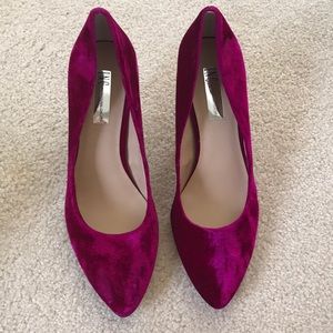 INC velvet fuchsia pumps